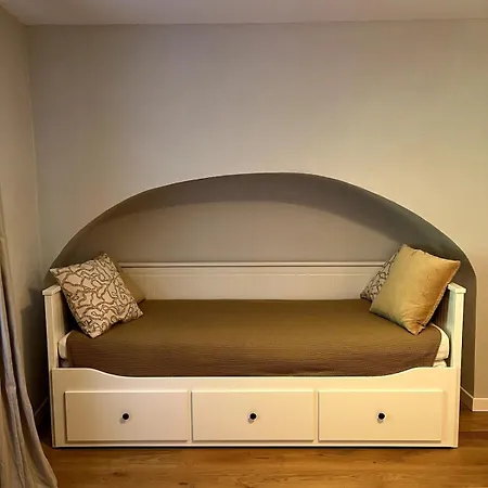 Old Town Apartment *